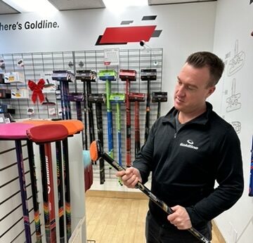 The Ultimate Curling Broom Guide – Goldline Curling Equipment